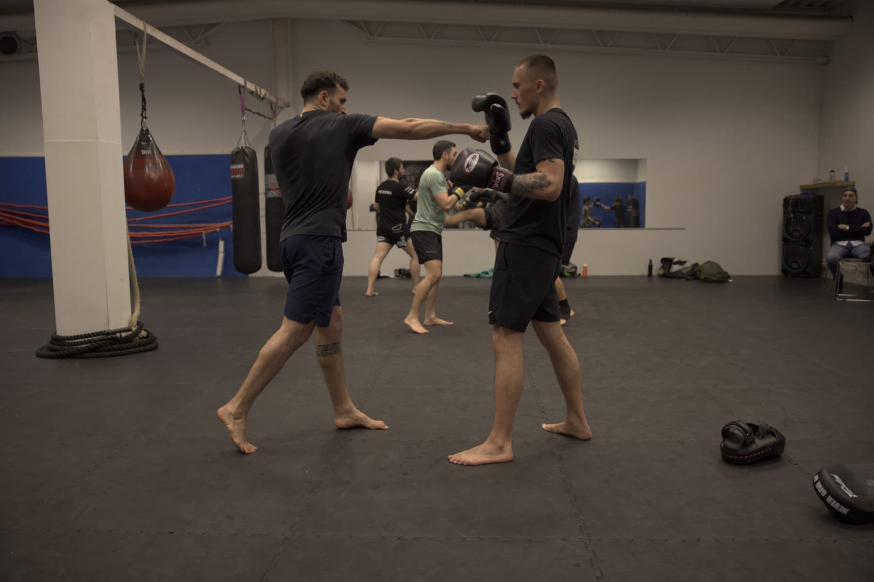 Parövning med mitts under ett pass på Tao Kampsportcenter
